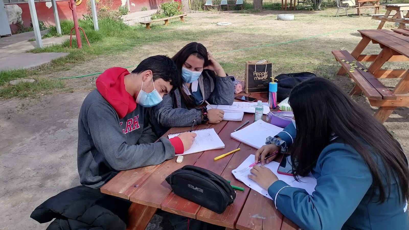 Implementación de la Clínica Móvil de Psicopedagogía de AIEP San Felipe en el Liceo Dr. Roberto Humeres para apoyo escolar.