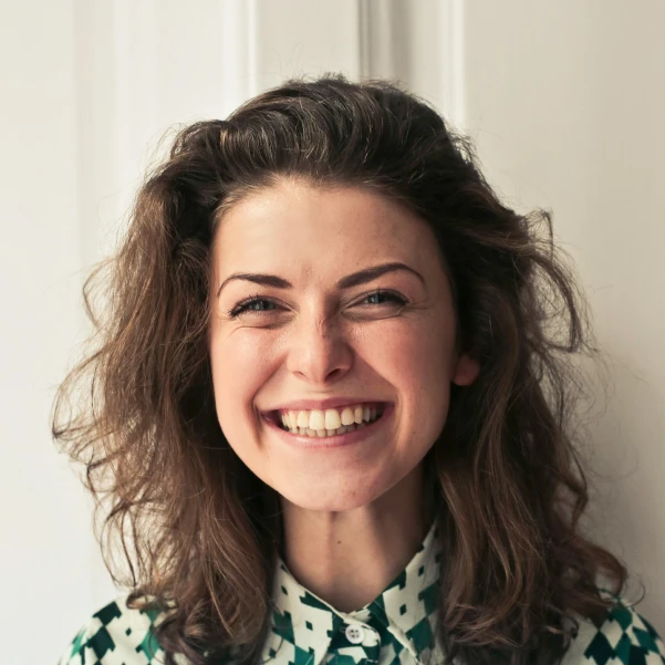 Paciente de terapia ocupacional de Novamente Providencia destacando sus avances en autonomía y desarrollo personal.